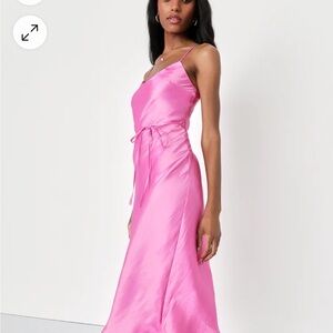 Fabric: Fabric has no stretch.
Length: Mid-calf length.